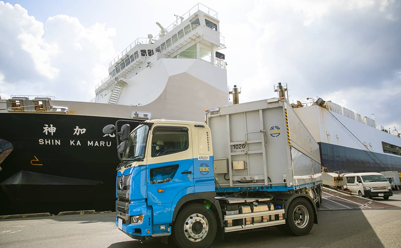 We provide wide-ranging services with ships to Okinawa and Hokkaido departing from Port of Nagoya