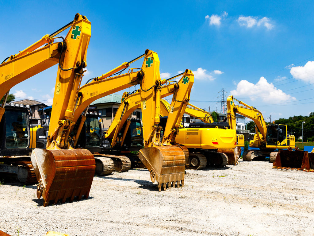 Transport large construction machinery to Okinawa. The safe and efficient way is trailer transportation using RORO ships.