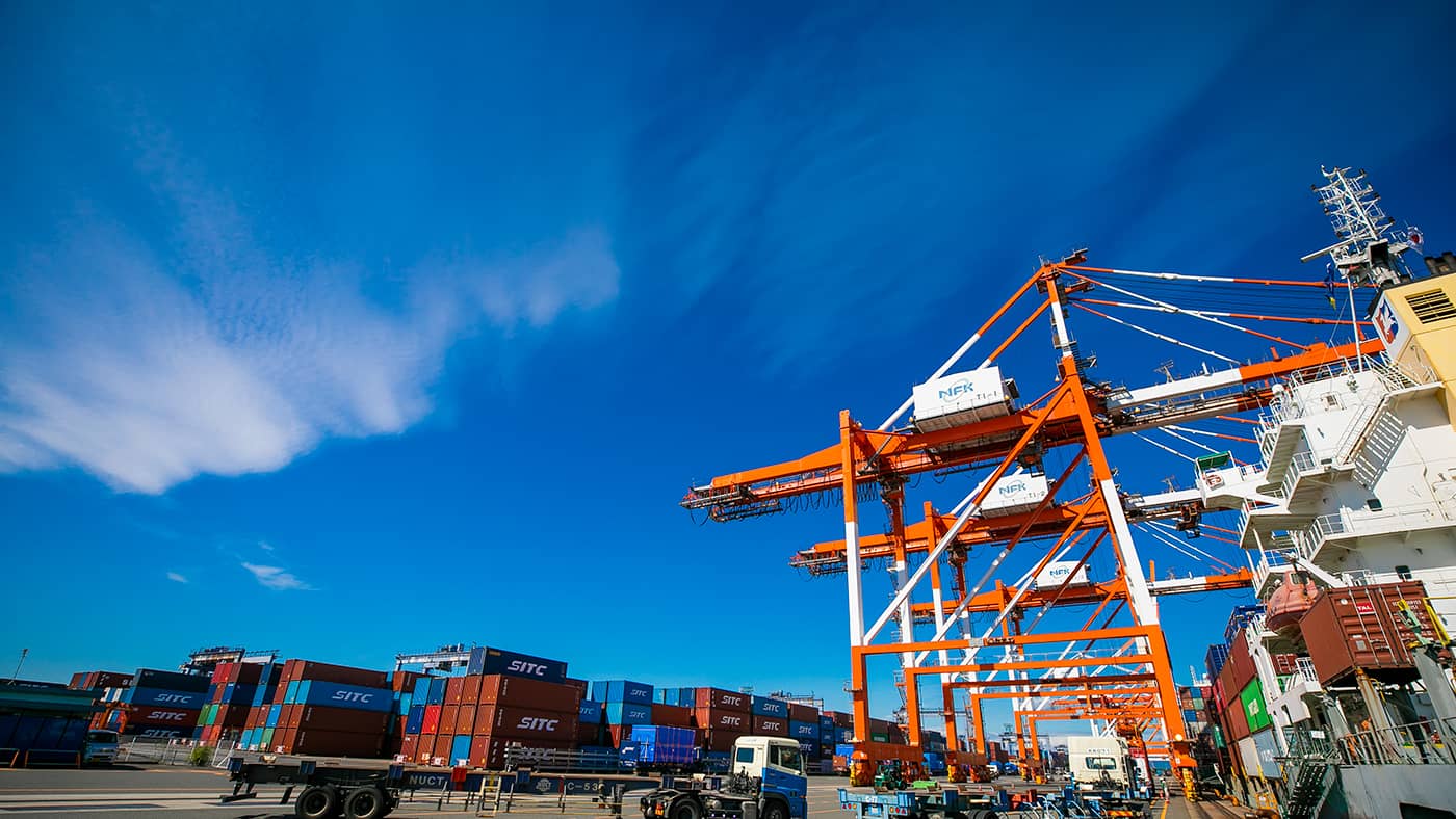 名古屋港におけるお客様の物流基地として、国内・国際輸送をはじめとした多様なサービスをご提供しています。