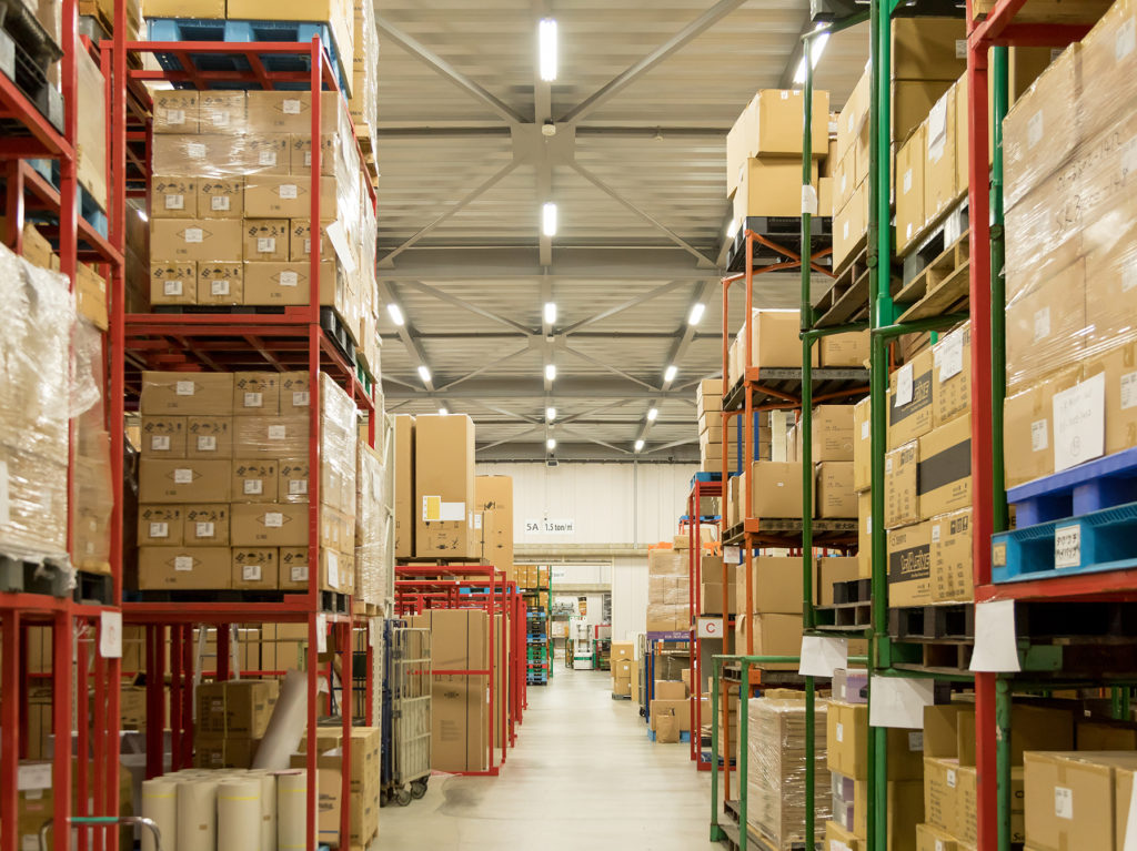 自社工場内での商品保管スペースの確保が難しくなり、オーバーフローする可能性がある。